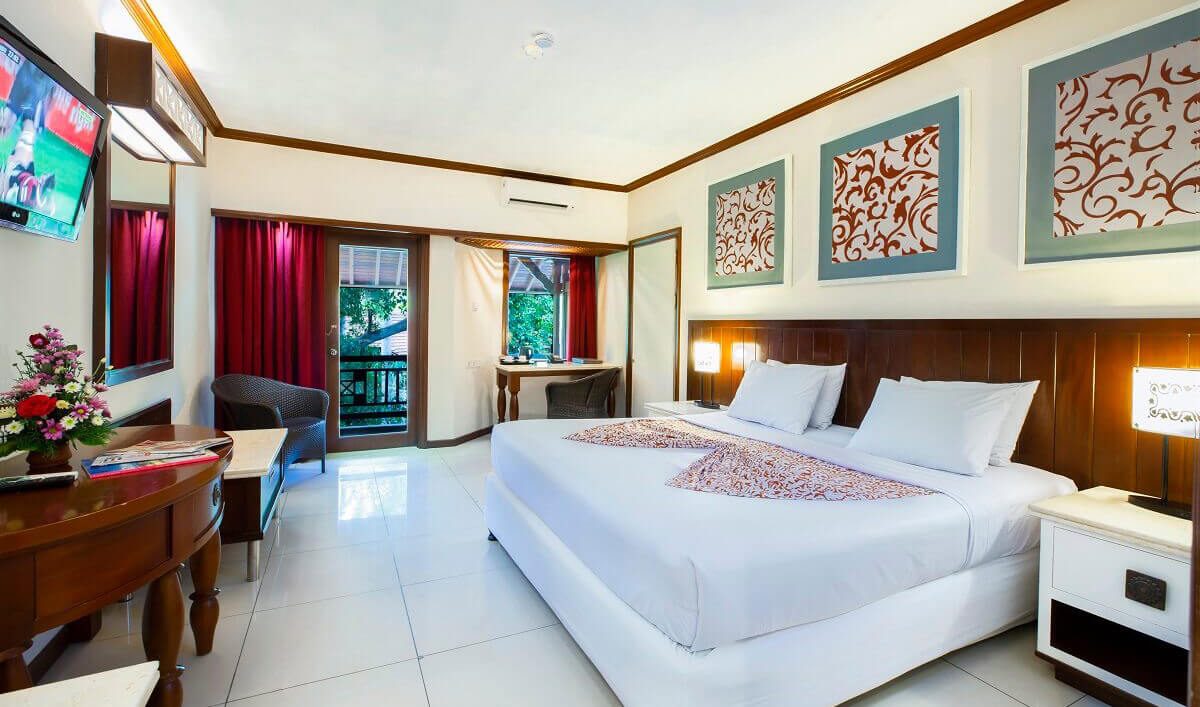 deluxe-room-kuta-hotels-1