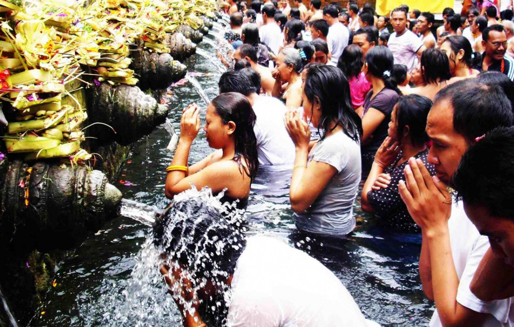 TIRTA EMPUL TEMPLE PIODALAN ANNIVARSARY 2017